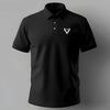 Polo noir avec logo code-barre barbu pour homme, alliant élégance moderne et touche rebelle, idéal pour ceux qui veulent affirmer leur style unique